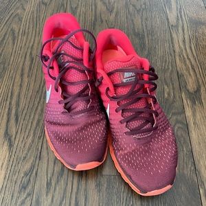 Men Nike Air Max Running sneakers size 11.5. Worn once.